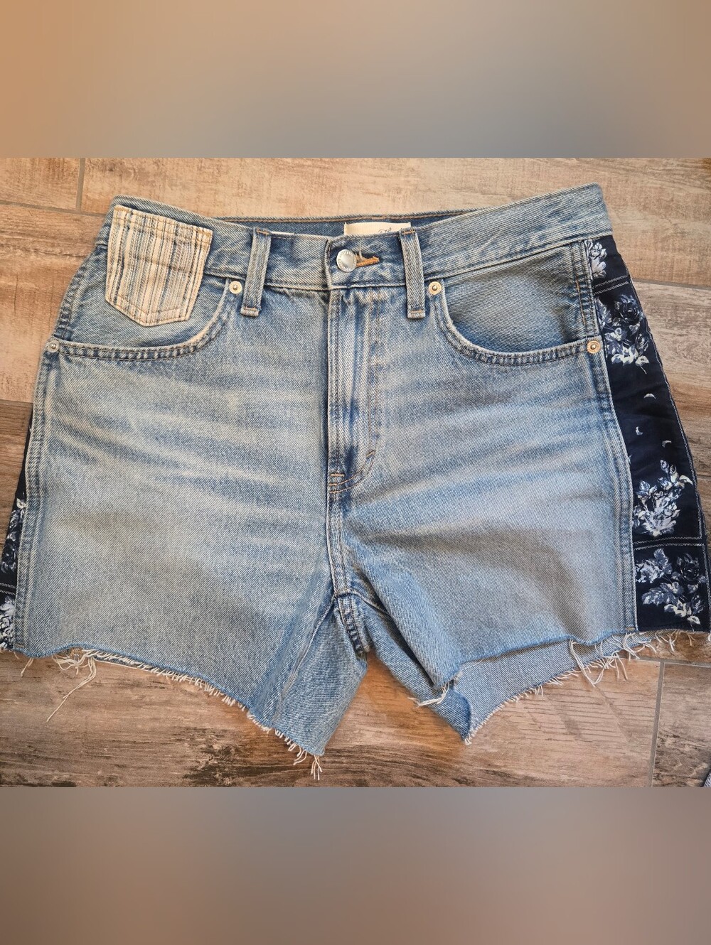 Universal Thread 4" Light Blue Denim Shorts w/Navy Floral Side Panels Sz 4 NWOT